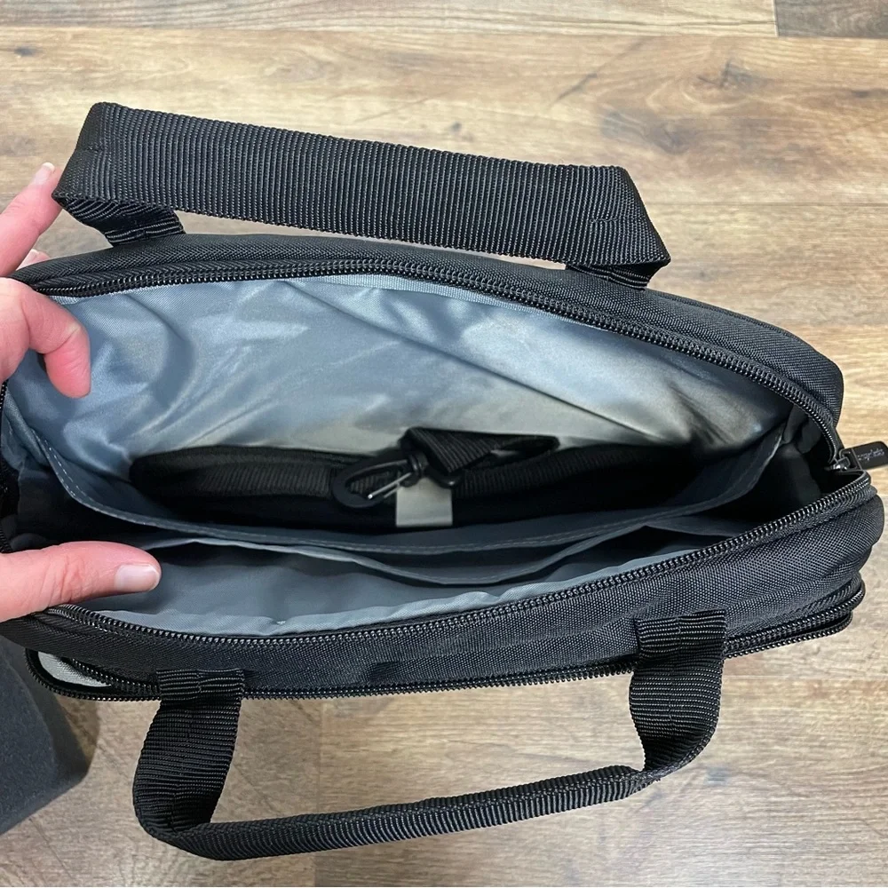 Amazon Basics Laptop and Tablet Bag Case